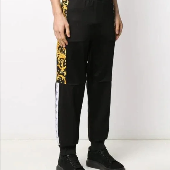 New VERSACE
Barocco Logo Sweatpants - Picture 2 of 10